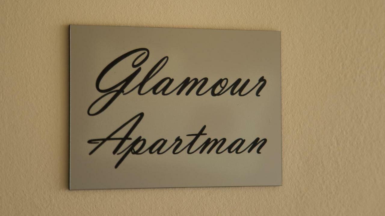 Glamour Apartman Apartment Eger Bagian luar foto