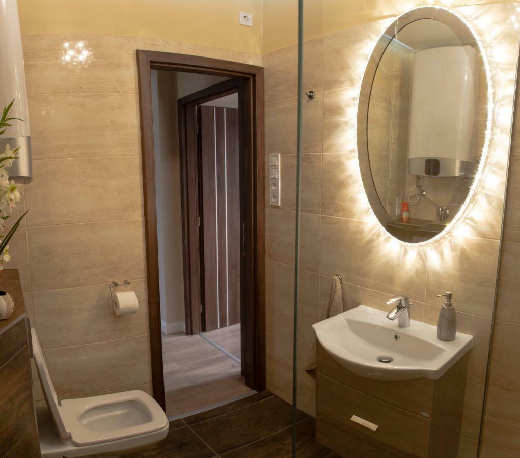 Glamour Apartman Apartment Eger Bagian luar foto