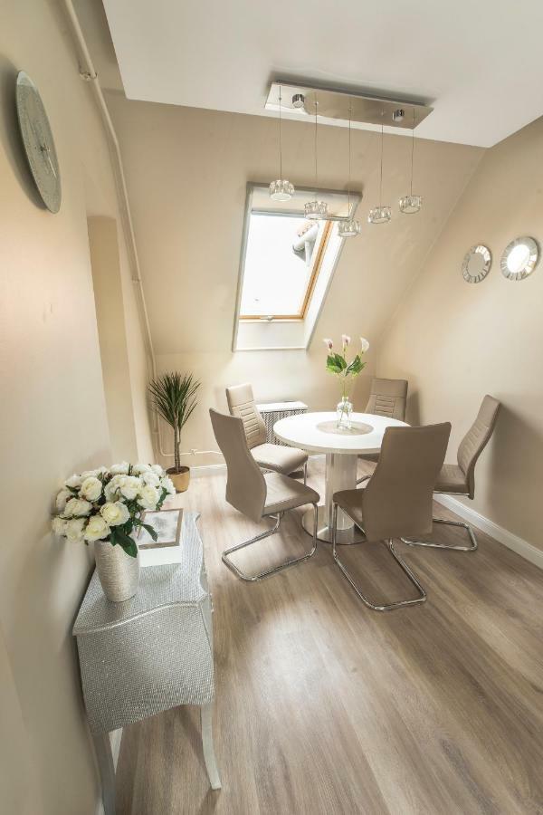 Glamour Apartman Apartment Eger Bagian luar foto