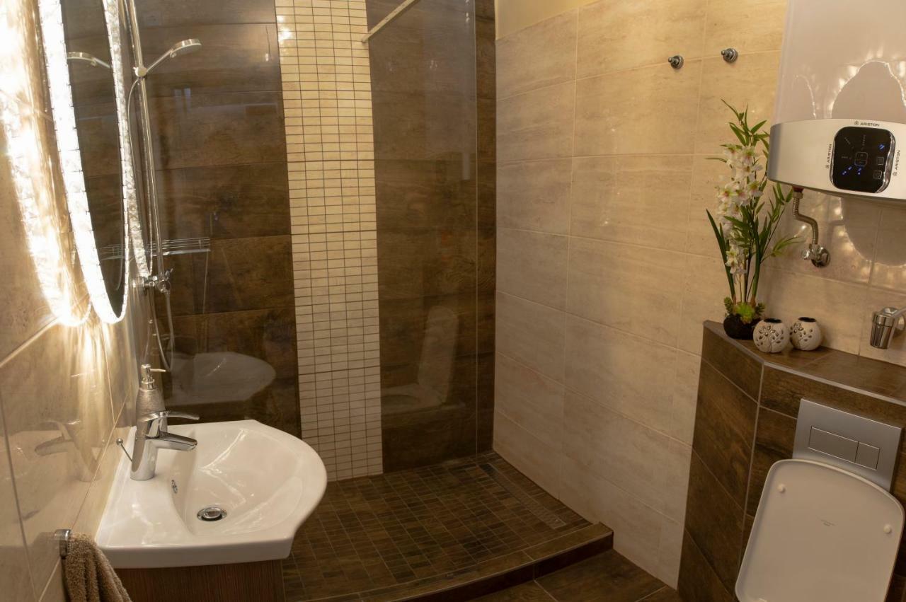 Glamour Apartman Apartment Eger Bagian luar foto