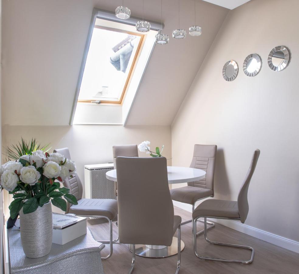 Glamour Apartman Apartment Eger Bagian luar foto